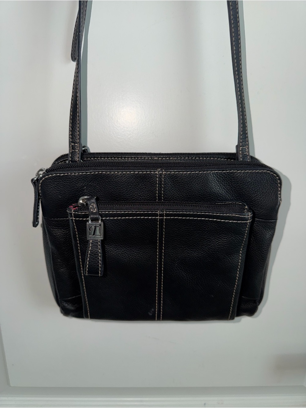 Tignanello Black Leather Crossbody Organizer Bag Multi Pocket Y2K Shoulder Purse